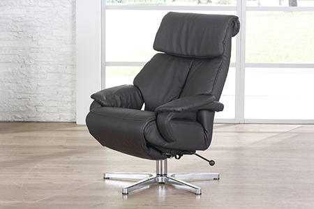 Comfortable armchair with adjustable headrest, backrest and leg rest