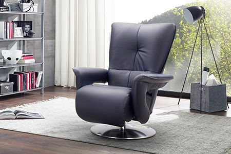 Luxury armchair with customisable chair elements