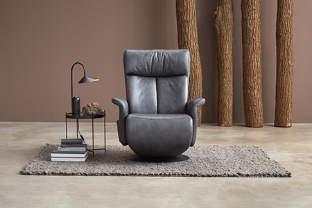 Suitable for all sizes: the luxury EASYSWING armchair